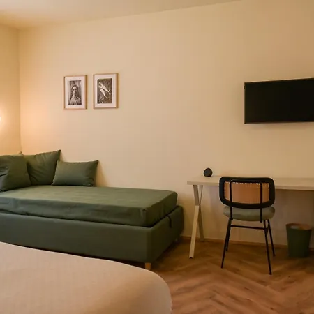 Casaretti Affittacamere - In Centro A Foligno, Self Check-In, Parcheggio E Ampio Bagno Privato Foligno