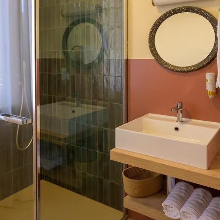 Casaretti - In Centro A Foligno, Con Parcheggio E Ampio Bagno In ゲストハウス 3*
