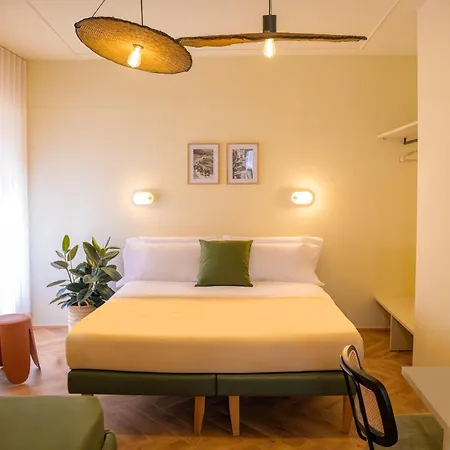 Casaretti - In Centro A Foligno, Con Parcheggio E Ampio Bagno In ゲストハウス