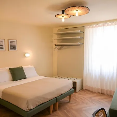 Casaretti - In Centro A Foligno, Con Parcheggio E Ampio Bagno In بيت ضيافة 3*